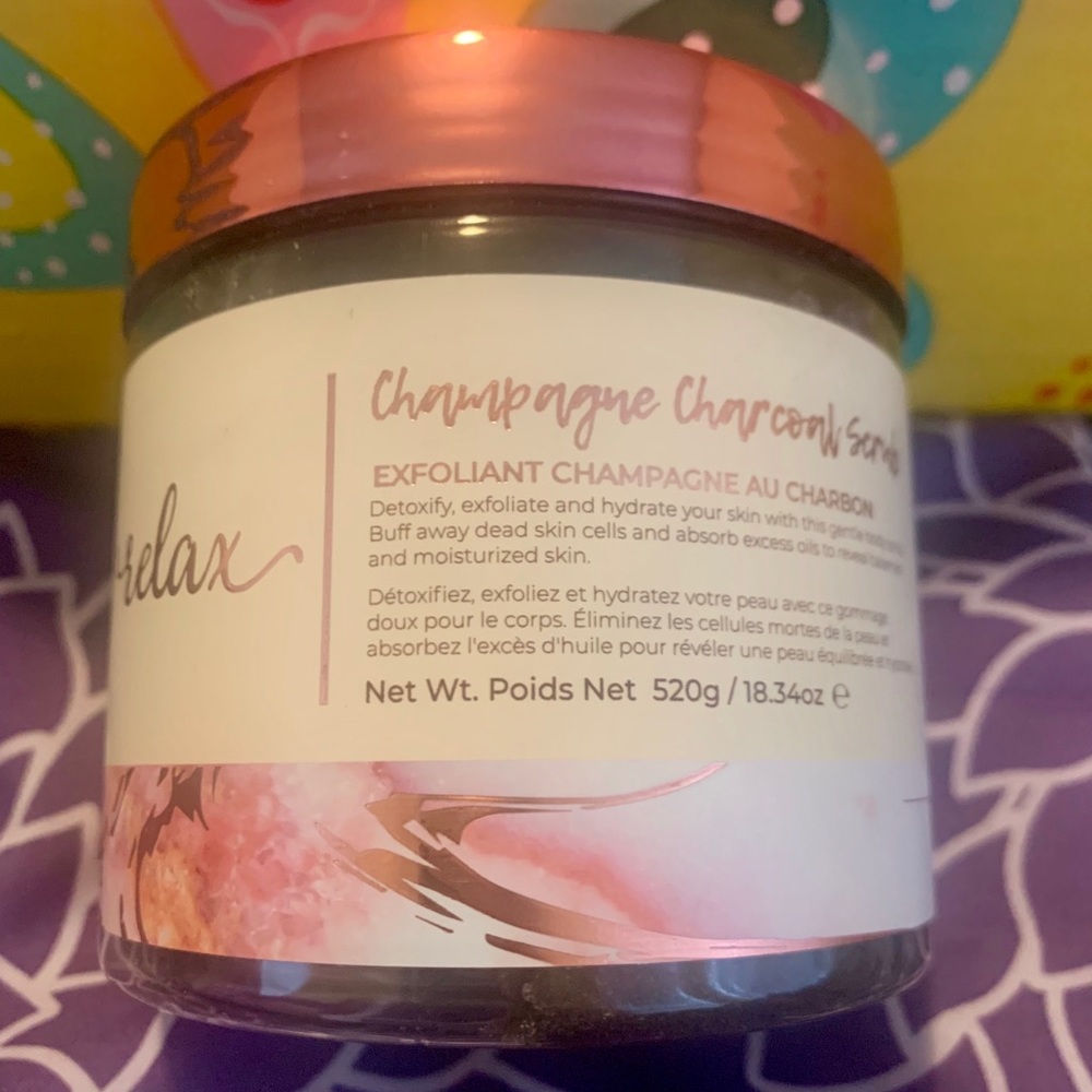 Manna Kadar Champagne Charcoal Scrub